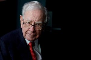 Warren-Buffett-kuPH-621x414@LiveMint-300x200.jpg