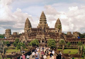 Angkor_Wat_W-Seite-300x209.jpg