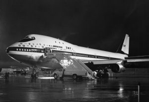 airplane-749541_1920-300x206.jpg