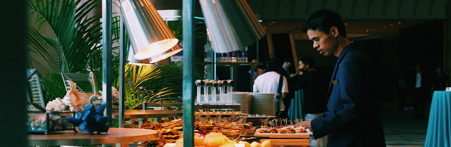 Hungry People From Around The World Share Their Buffet Horror Stories
